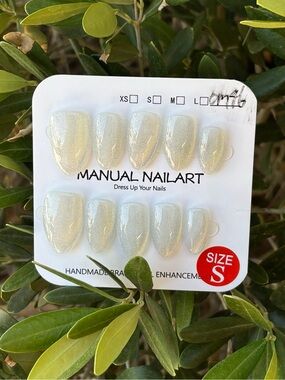 Handmade Manual Nailart Pearlescent Press-On Nails - White